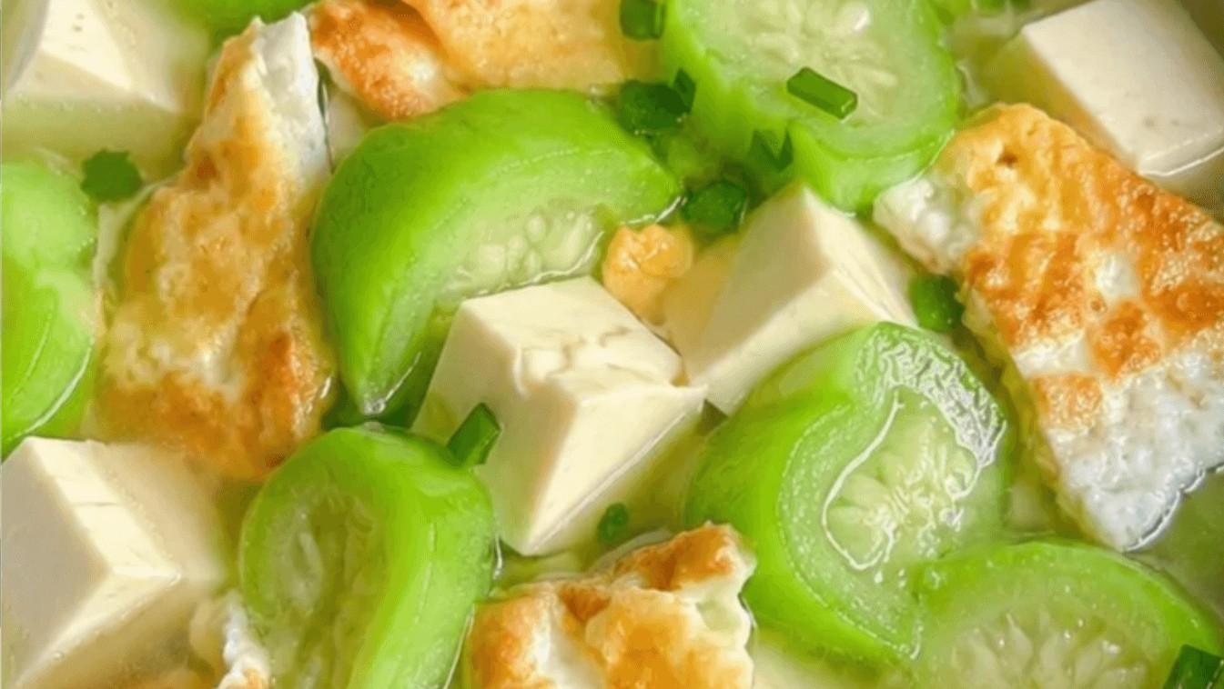 丝瓜鸡蛋豆腐汤简单菜谱教程