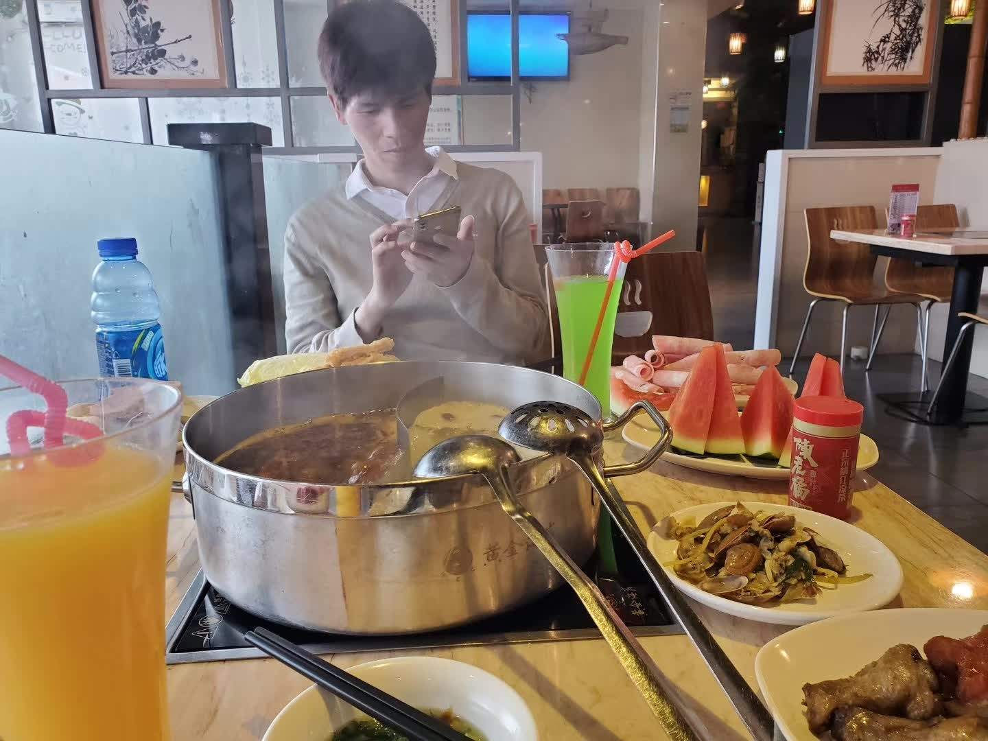 爬完羊台山和茂哥吃顿火锅